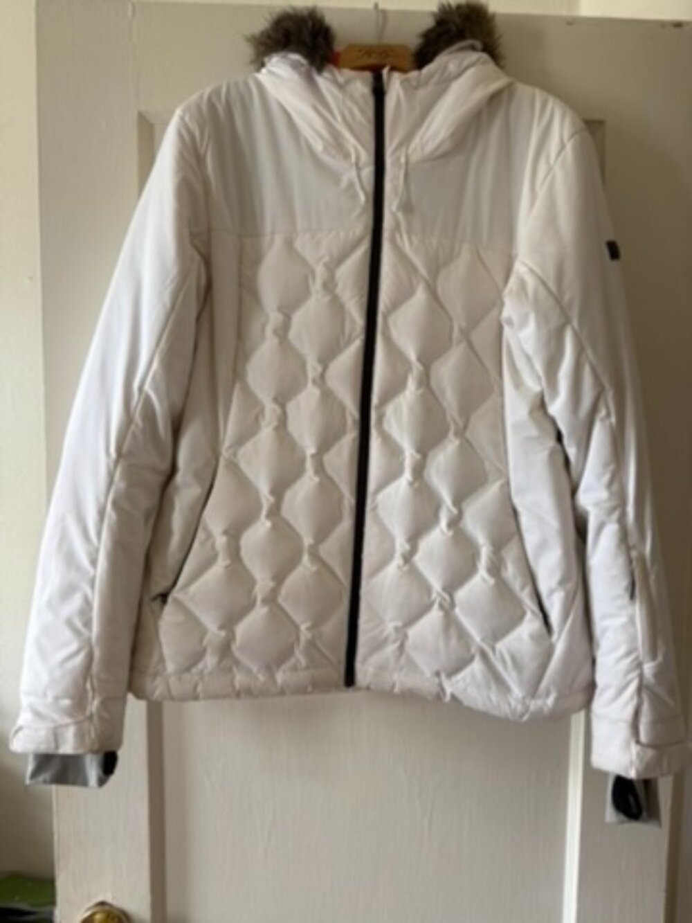 Roxy Women’s XL White DryFlight 20K Snowboard Ski Jacket Faux Fur Hood